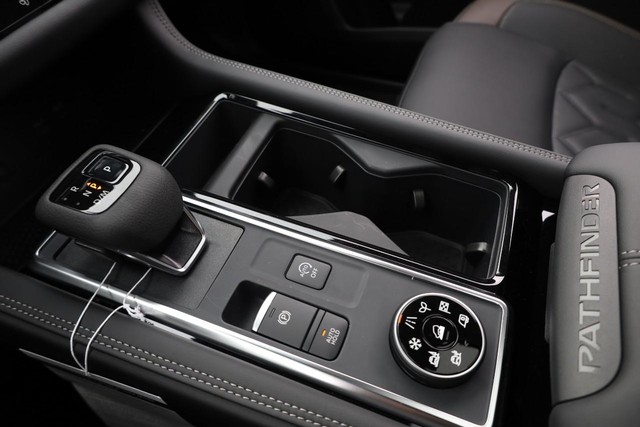 Nissan Pathfinder Vehicle Image 19
