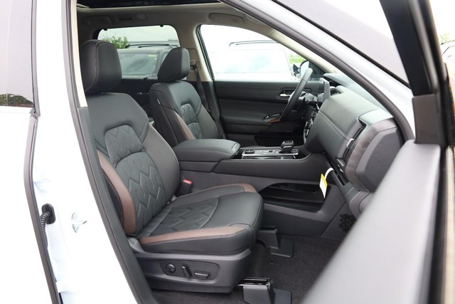 Nissan Pathfinder Vehicle Image 30