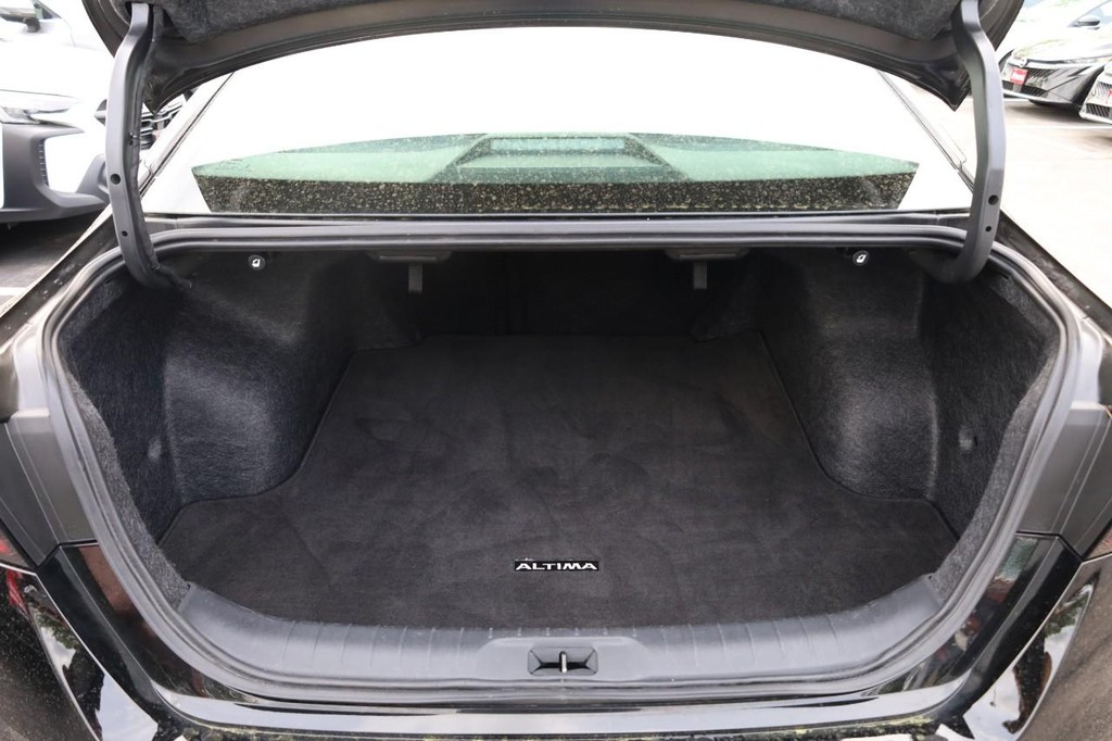 Nissan Altima Vehicle Image 07