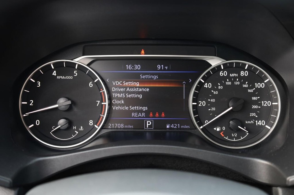 Nissan Altima Vehicle Image 10