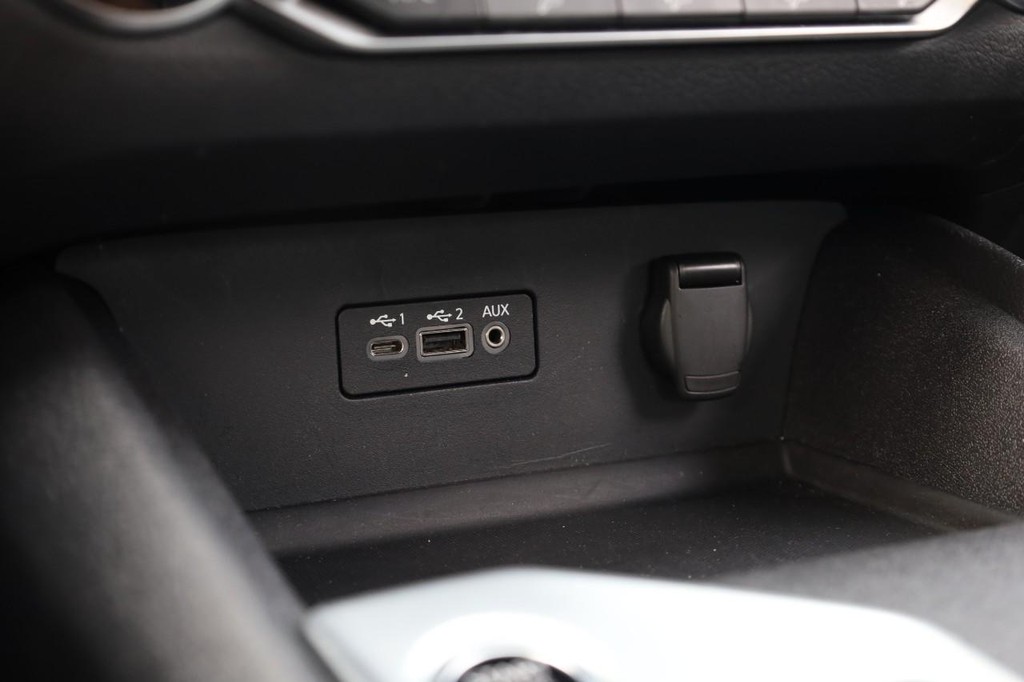 Nissan Altima Vehicle Image 14