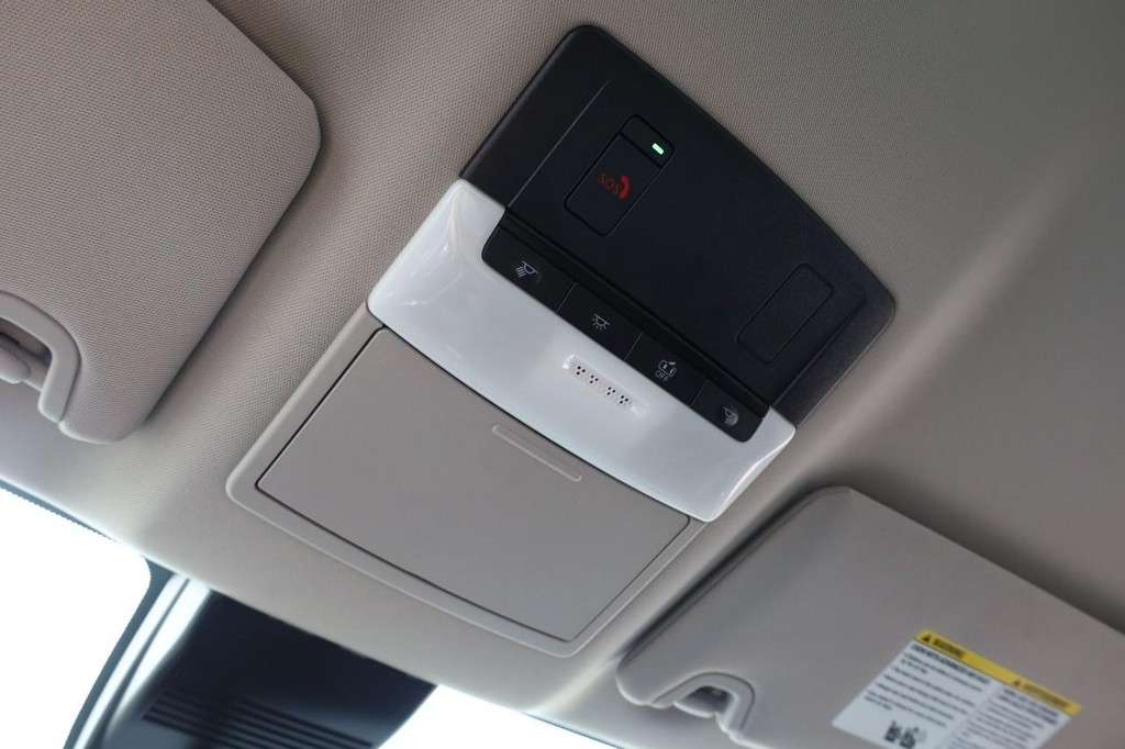 Nissan Altima Vehicle Image 16