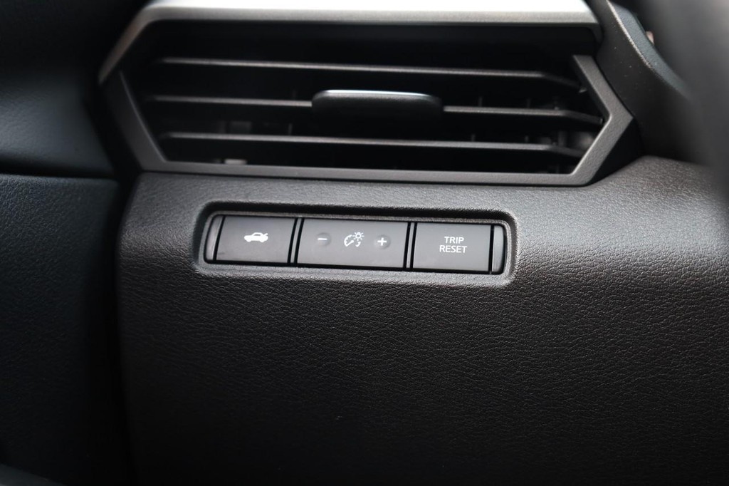 Nissan Altima Vehicle Image 18