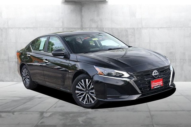 Nissan Altima Vehicle Image 02