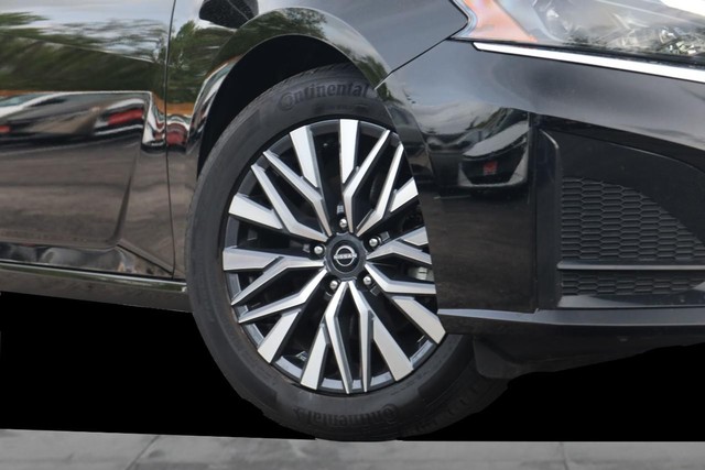 Nissan Altima Vehicle Image 03
