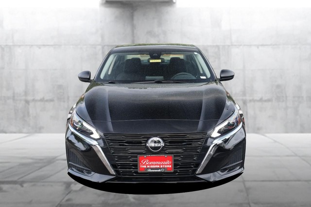 Nissan Altima Vehicle Image 04