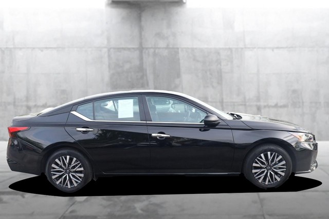 Nissan Altima Vehicle Image 05
