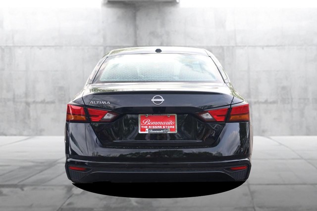 Nissan Altima Vehicle Image 06