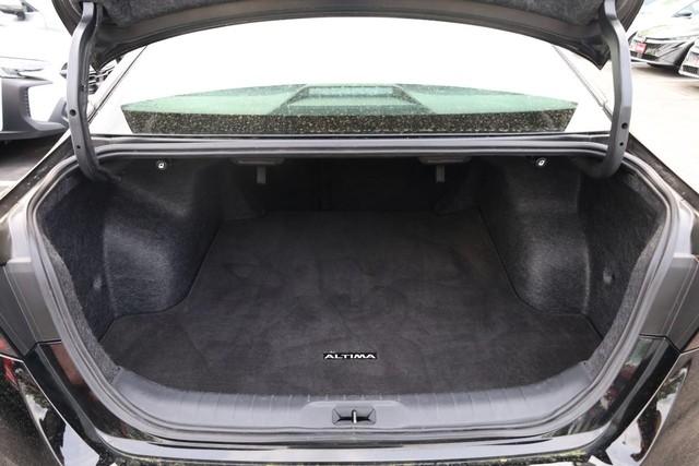 Nissan Altima Vehicle Image 07