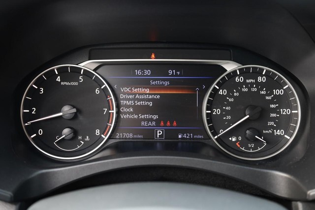 Nissan Altima Vehicle Image 10