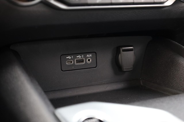 Nissan Altima Vehicle Image 14