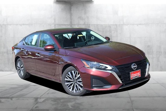 Nissan Altima Vehicle Image 02