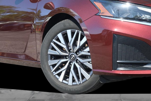 Nissan Altima Vehicle Image 03