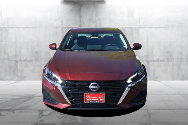 Nissan Altima Vehicle Image 04