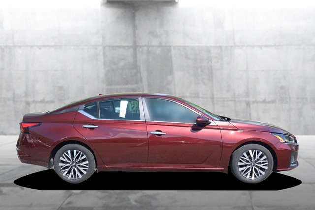 Nissan Altima Vehicle Image 05