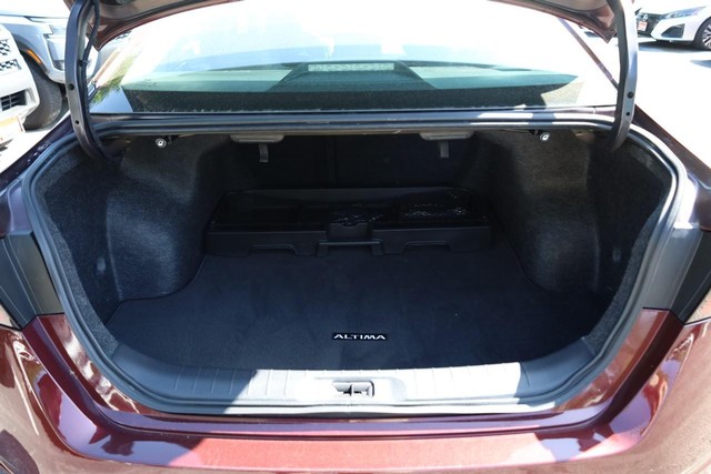 Nissan Altima Vehicle Image 07