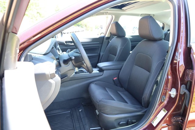 Nissan Altima Vehicle Image 08