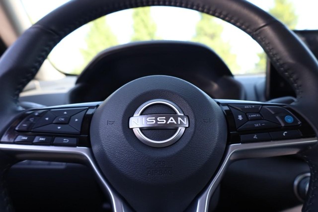 Nissan Altima Vehicle Image 10