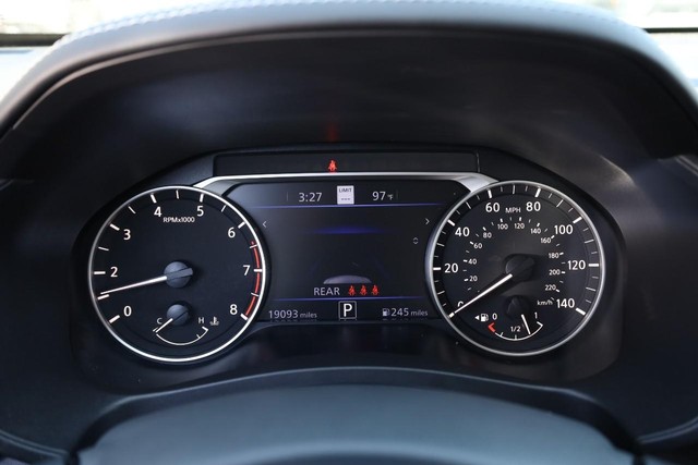 Nissan Altima Vehicle Image 11