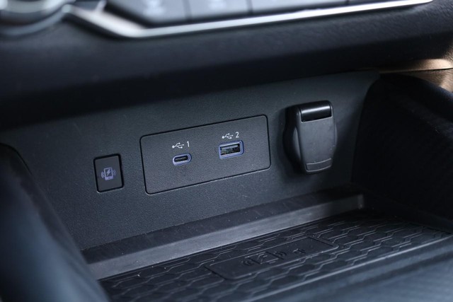 Nissan Altima Vehicle Image 15