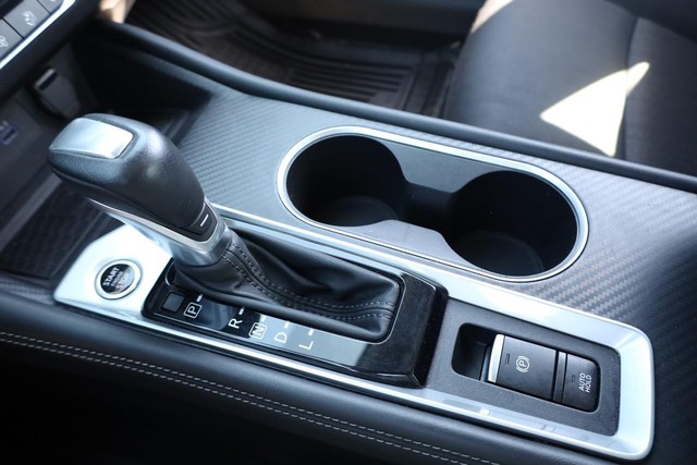 Nissan Altima Vehicle Image 16