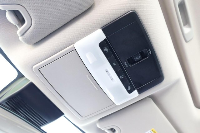 Nissan Altima Vehicle Image 17