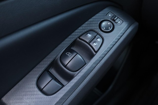 Nissan Altima Vehicle Image 18