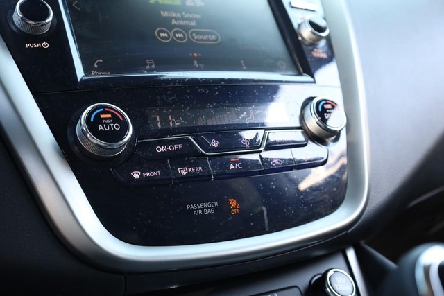 Nissan Murano Vehicle Image 13