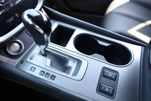 Nissan Murano Vehicle Image 15