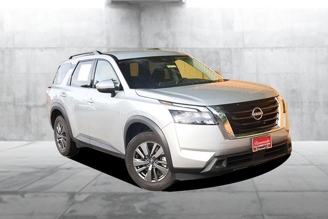 Nissan Pathfinder Vehicle Image 02