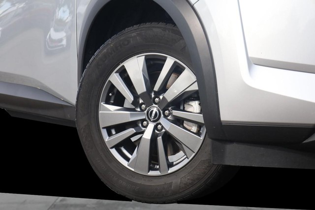 Nissan Pathfinder Vehicle Image 03