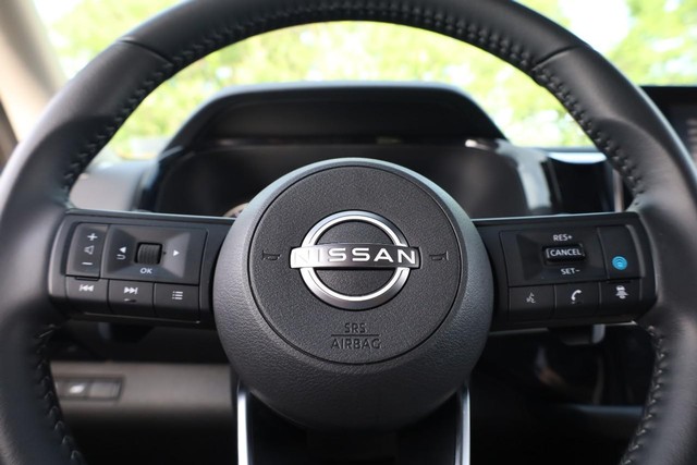 Nissan Pathfinder Vehicle Image 11