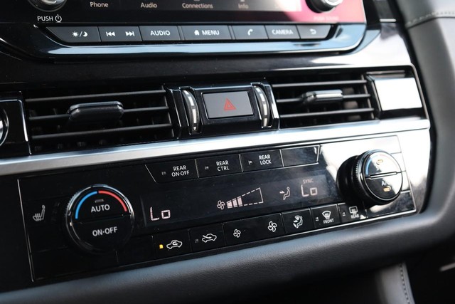 Nissan Pathfinder Vehicle Image 15