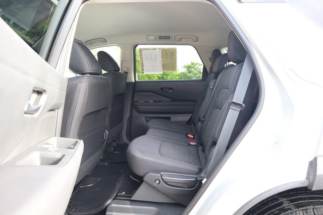Nissan Pathfinder Vehicle Image 22