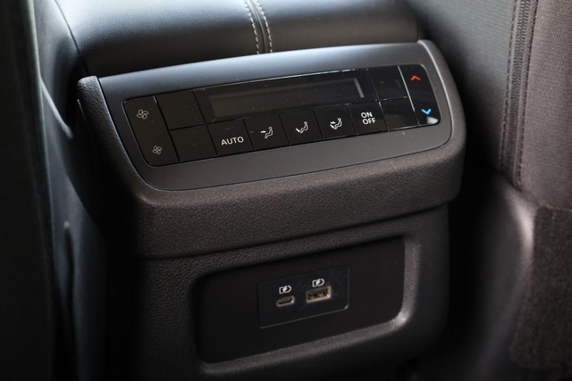 Nissan Pathfinder Vehicle Image 23