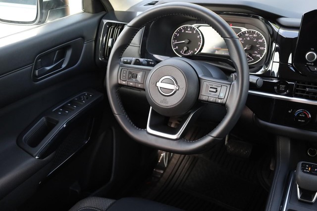 Nissan Pathfinder Vehicle Image 25