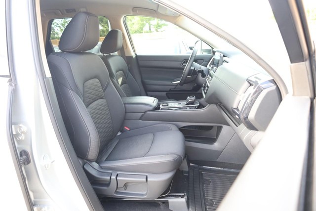 Nissan Pathfinder Vehicle Image 27