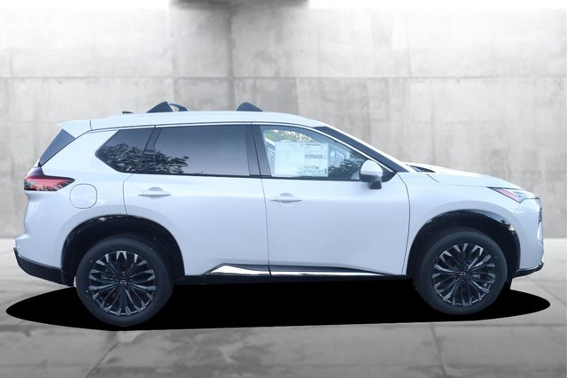 Nissan Rogue Vehicle Image 05