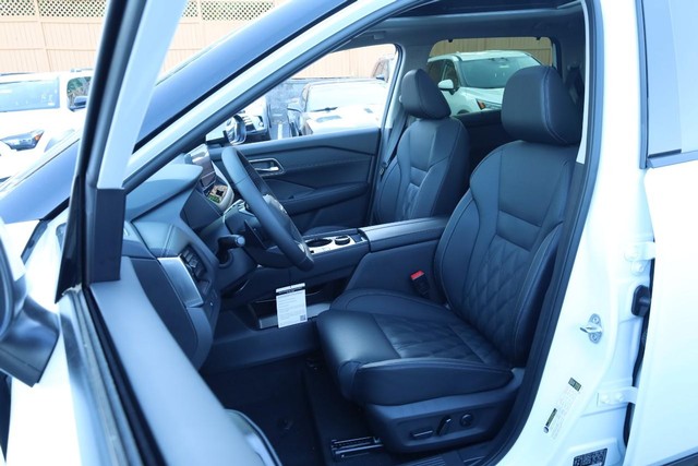 Nissan Rogue Vehicle Image 08
