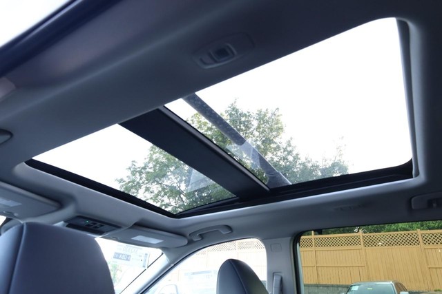 Nissan Rogue Vehicle Image 10