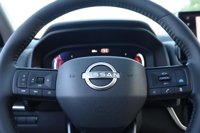 Nissan Rogue Vehicle Image 11