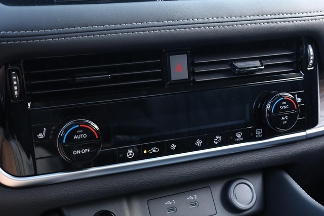 Nissan Rogue Vehicle Image 16