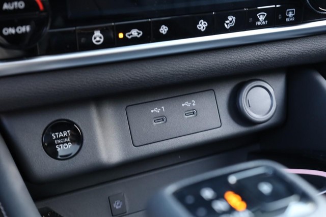 Nissan Rogue Vehicle Image 17