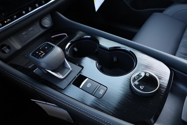 Nissan Rogue Vehicle Image 18