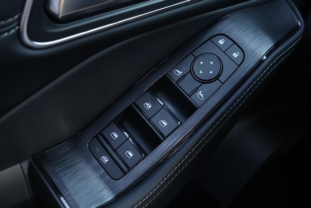 Nissan Rogue Vehicle Image 20