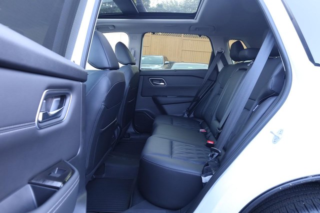 Nissan Rogue Vehicle Image 25