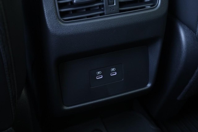 Nissan Rogue Vehicle Image 26