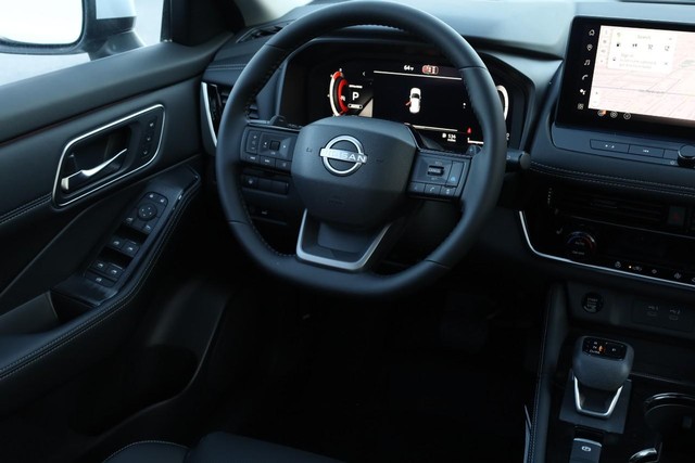 Nissan Rogue Vehicle Image 28
