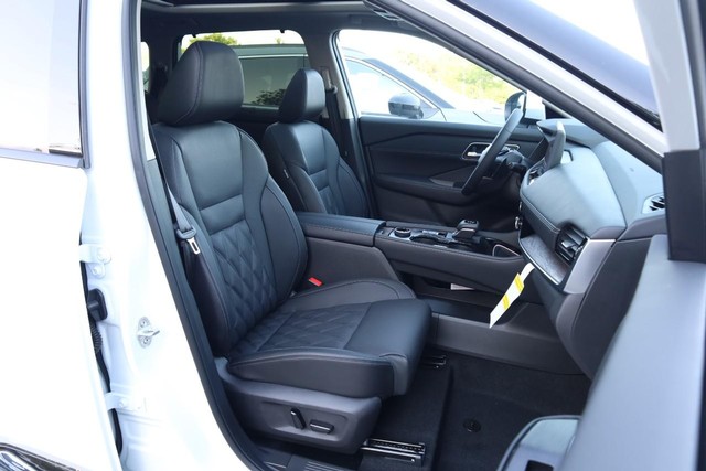 Nissan Rogue Vehicle Image 29