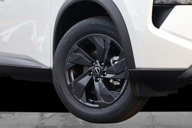 Nissan Rogue Vehicle Image 03